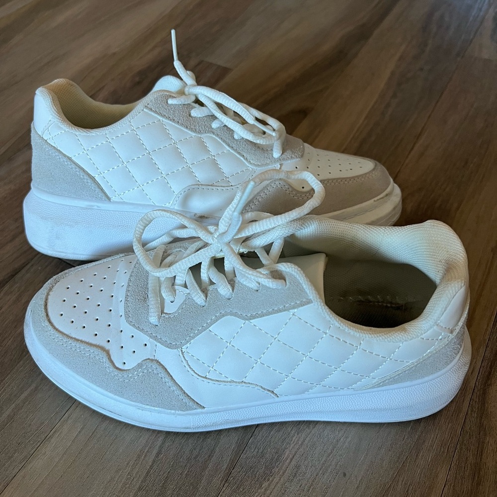Tennis Shoes